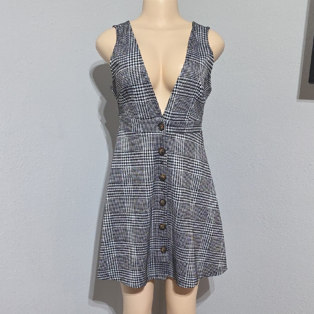 bailey blue Black & White Plaid Deep V Button-Front Mini Dress Size M